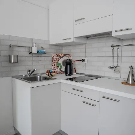 5 Min Walk Mm Maciacchini Apartamento